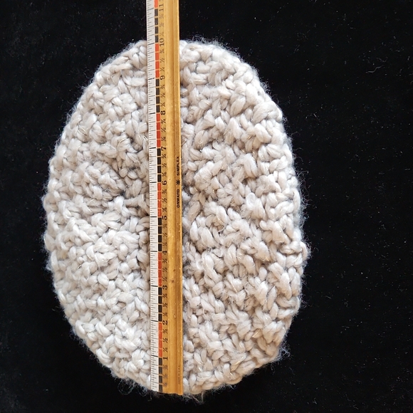 H&H, Woman's, One Size, Beret and Infinity Scarf, Light Grey w Gold Thread Woven - Picture 5 of 6